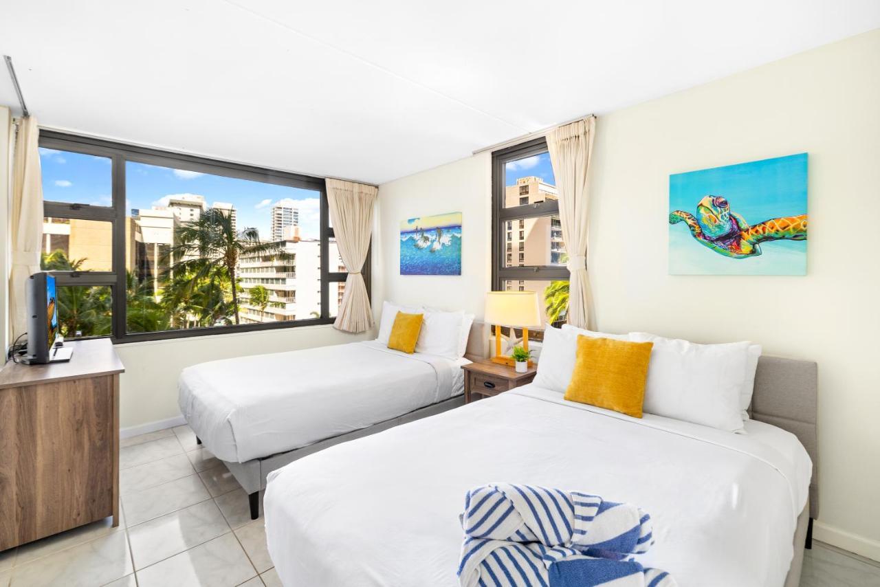 Apartamento Waikiki Banyan Oasis With Partial Ocean View, 1-Block To Beach, Free Parking Honolulu Exterior foto