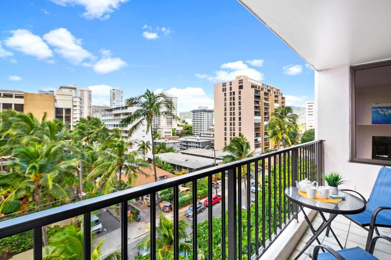 Apartamento Waikiki Banyan Oasis With Partial Ocean View, 1-Block To Beach, Free Parking Honolulu Exterior foto