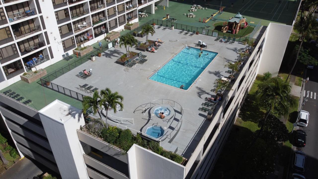 Apartamento Waikiki Banyan Oasis With Partial Ocean View, 1-Block To Beach, Free Parking Honolulu Exterior foto