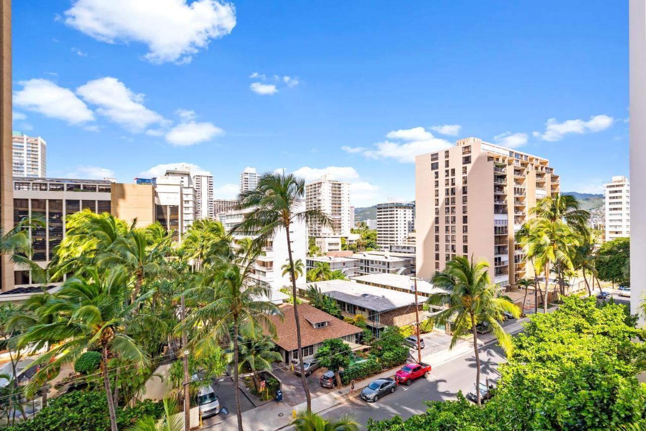 Apartamento Waikiki Banyan Oasis With Partial Ocean View, 1-Block To Beach, Free Parking Honolulu Exterior foto