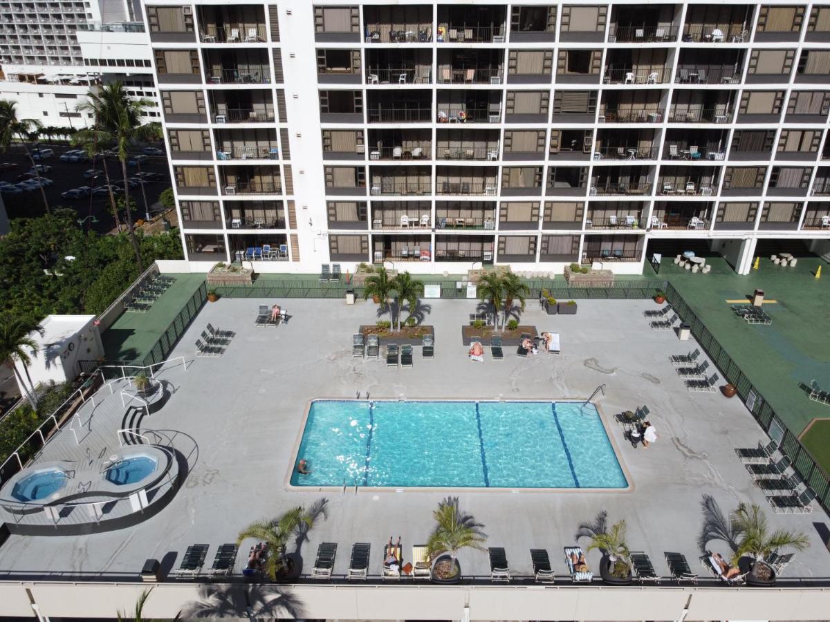 Apartamento Waikiki Banyan Oasis With Partial Ocean View, 1-Block To Beach, Free Parking Honolulu Exterior foto