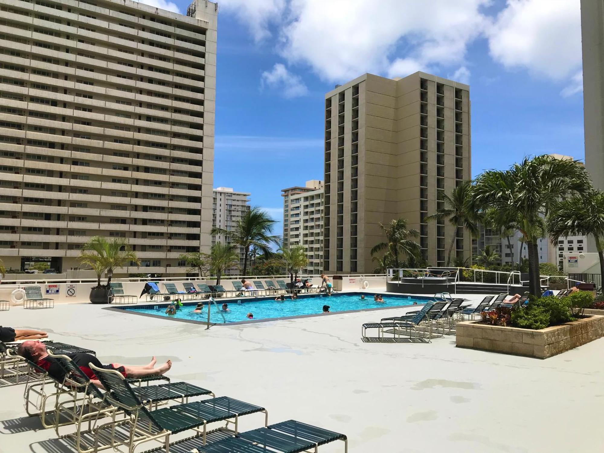 Apartamento Waikiki Banyan Oasis With Partial Ocean View, 1-Block To Beach, Free Parking Honolulu Exterior foto