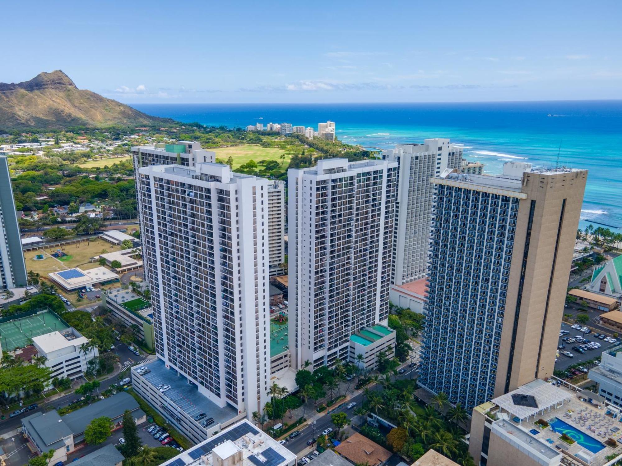 Apartamento Waikiki Banyan Oasis With Partial Ocean View, 1-Block To Beach, Free Parking Honolulu Exterior foto