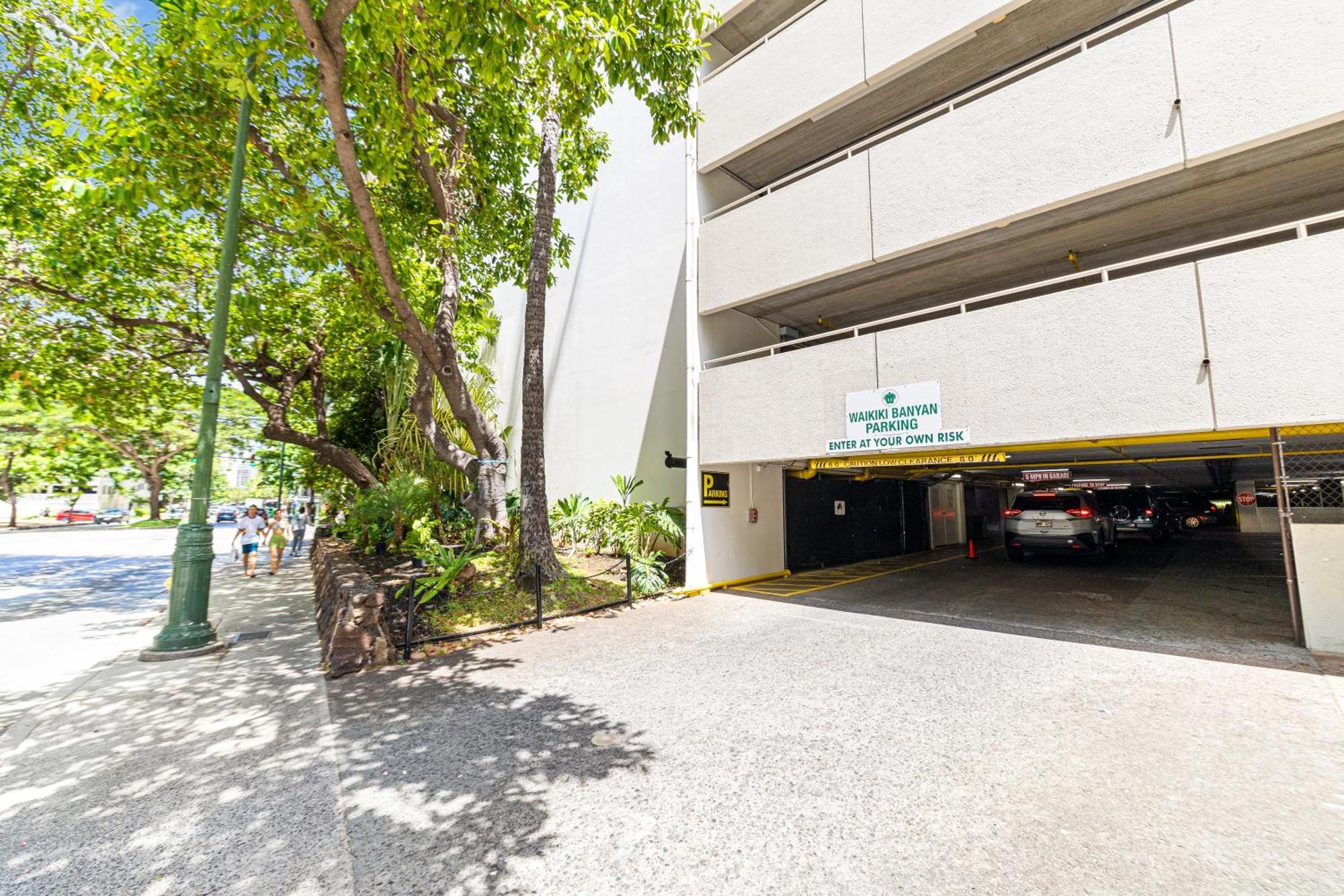 Apartamento Waikiki Banyan Oasis With Partial Ocean View, 1-Block To Beach, Free Parking Honolulu Exterior foto