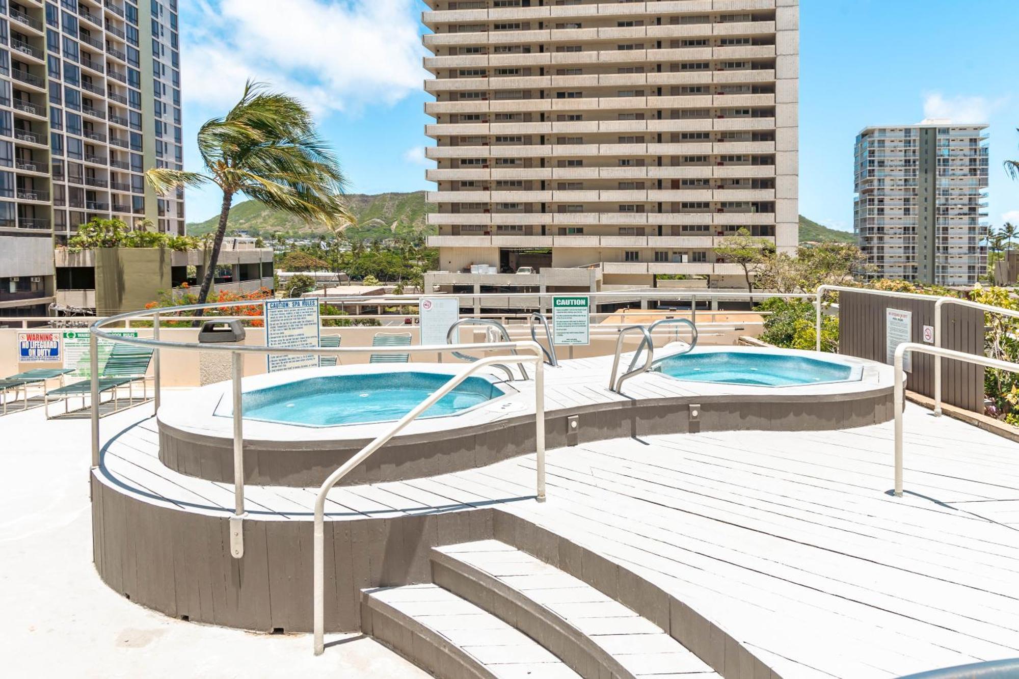 Apartamento Waikiki Banyan Oasis With Partial Ocean View, 1-Block To Beach, Free Parking Honolulu Exterior foto